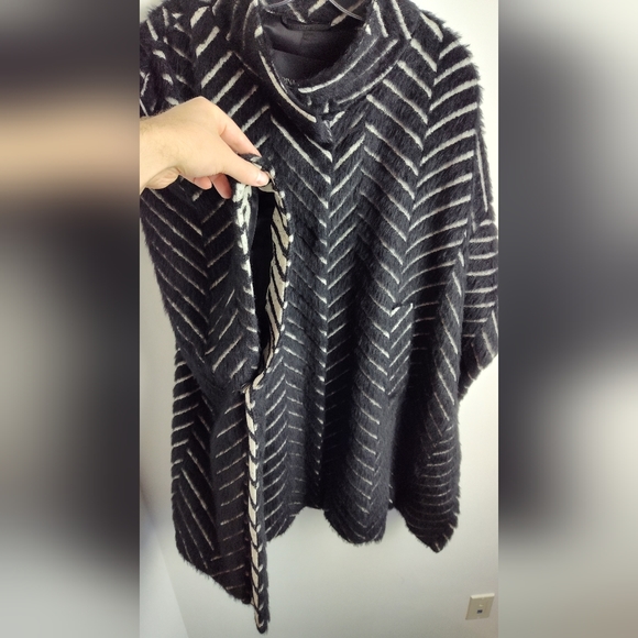 NEW Marina Rinaldi fuzzy coat textured print wool blend cape black alpaca - Picture 12 of 15